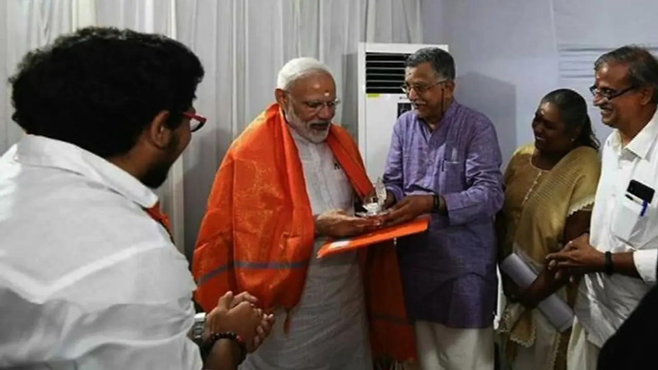 ശബരിമല; പിന്തുണ തേടി പന്തളം കൊട്ടാരം നിര്വ്വാഹകസമിതി പ്രധാനമന്ത്രിയെ കണ്ടു ശബരിമല; പിന്തുണ തേടി പന്തളം കൊട്ടാരം നിര്വ്വാഹകസമിതി പ്രധാനമന്ത്രിയെ കണ്ടു