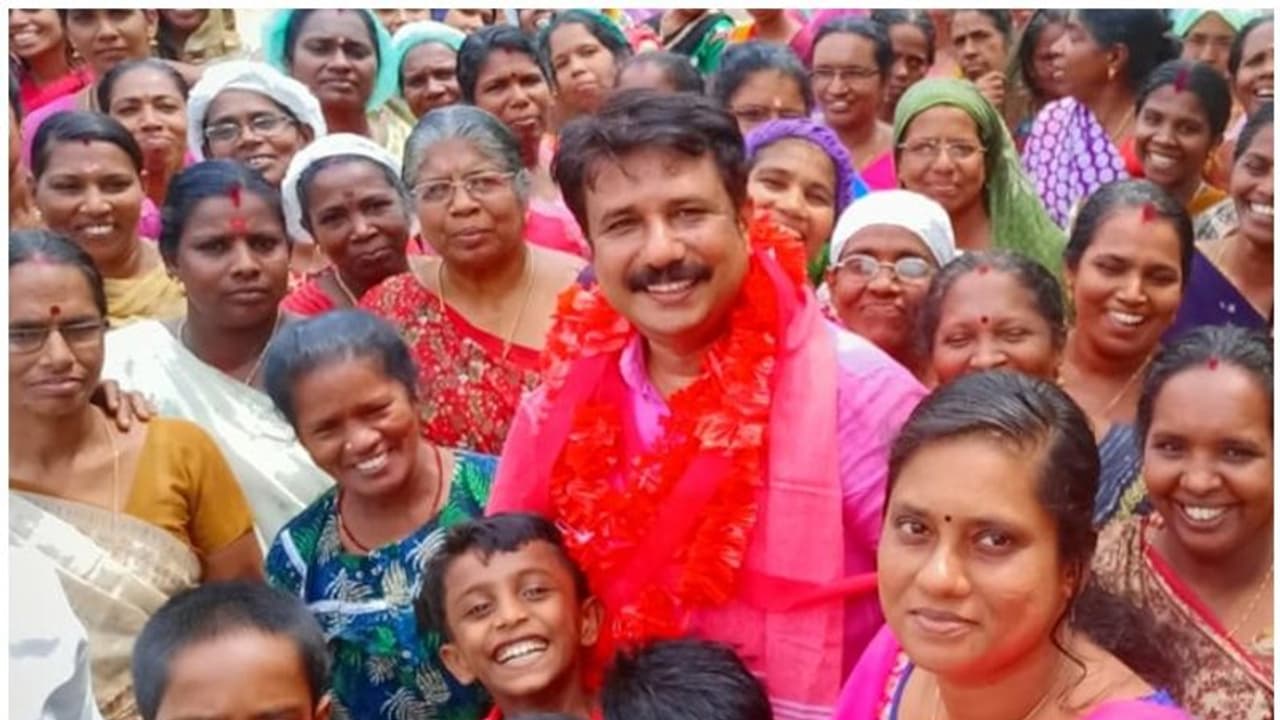 ആലപ്പുഴയില് നിന്ന് കനല് ഒരു തരിയായ എ എം ആരിഫ്; എന്നിട്ടും 2019ലെ കുറഞ്ഞ ഭൂരിപക്ഷം പേരിലായി! ആലപ്പുഴയില് നിന്ന് കനല് ഒരു തരിയായ എ എം ആരിഫ്; എന്നിട്ടും 2019ലെ കുറഞ്ഞ ഭൂരിപക്ഷം പേരിലായി!