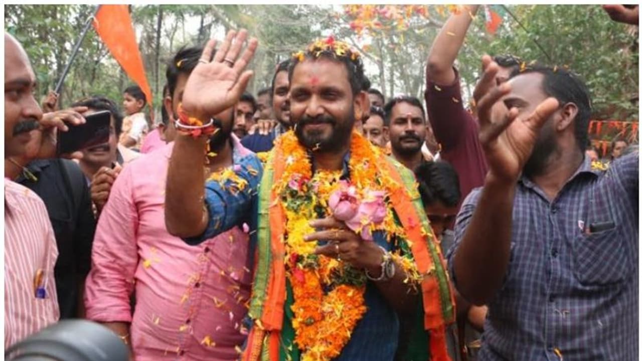 ഹിന്ദു വോട്ട് എകീകരണം ഉണ്ടായി; പത്തനംതിട്ട കെ സുരേന്ദ്രന് പിടിക്കുമെന്ന് ബിജെപി ഹിന്ദു വോട്ട് എകീകരണം ഉണ്ടായി; പത്തനംതിട്ട കെ സുരേന്ദ്രന് പിടിക്കുമെന്ന് ബിജെപി