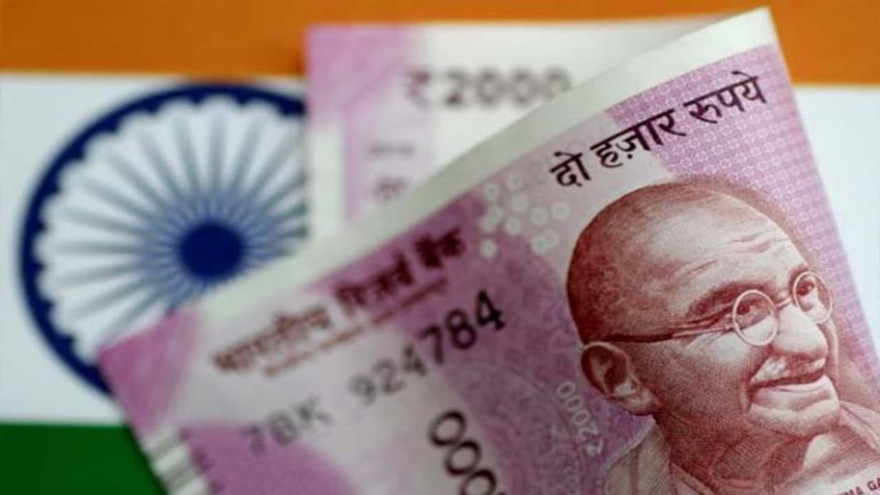 Rupee falls 17 paise against USD in early trade; Weak dollar, softening crude prices restricts drop Rupee falls 17 paise against USD in early trade; Weak dollar, softening crude prices restricts drop