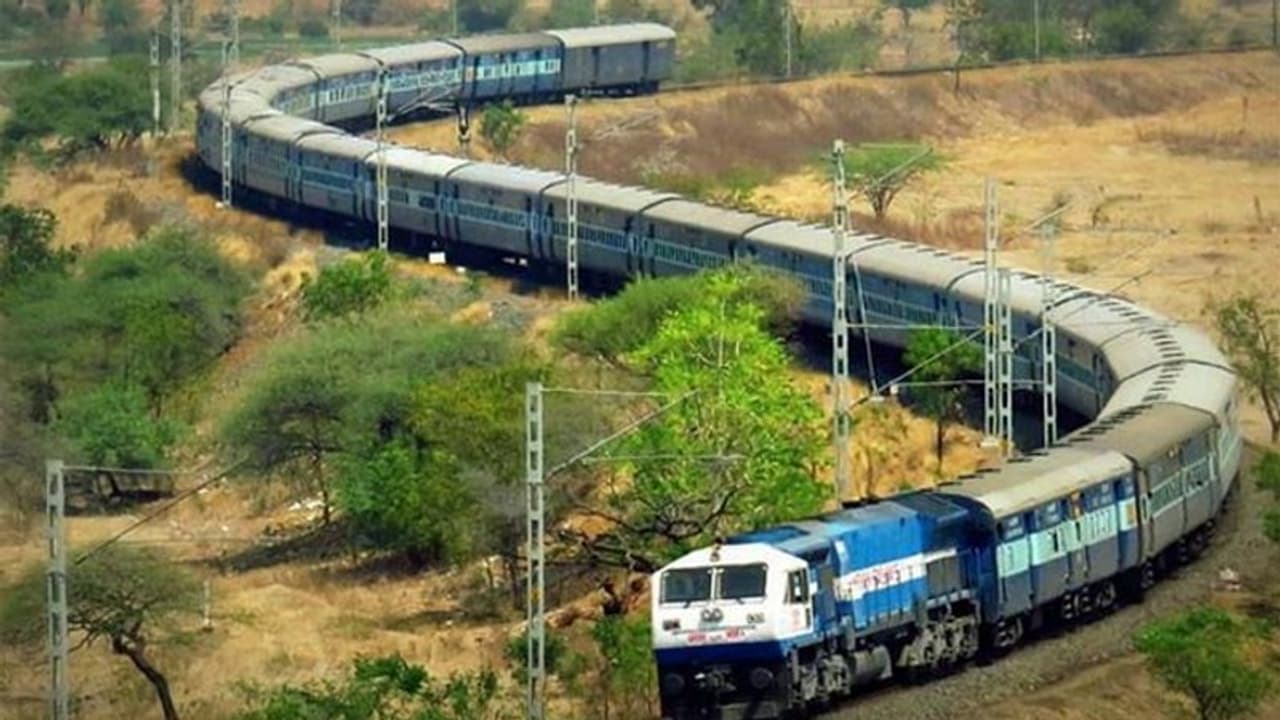 দূরপাল্লা ট্রেনে বাড়ছে কোচ সংখ্যা, নতুন ঘোষণা রেলের দূরপাল্লা ট্রেনে বাড়ছে কোচ সংখ্যা, নতুন ঘোষণা রেলের