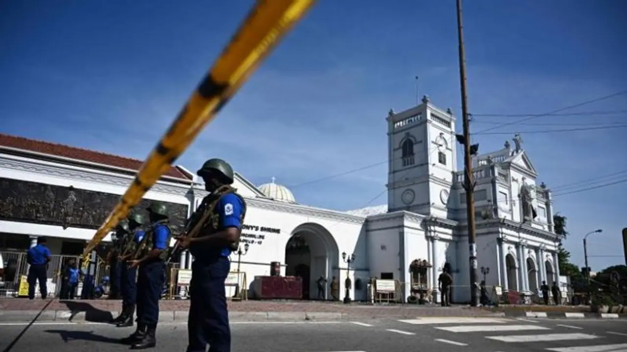 BREAKING: ಶ್ರೀಲಂಕಾದಲ್ಲಿ ಮತ್ತೆ ಬಾಂಬ್ ಸ್ಫೋಟ BREAKING: ಶ್ರೀಲಂಕಾದಲ್ಲಿ ಮತ್ತೆ ಬಾಂಬ್ ಸ್ಫೋಟ