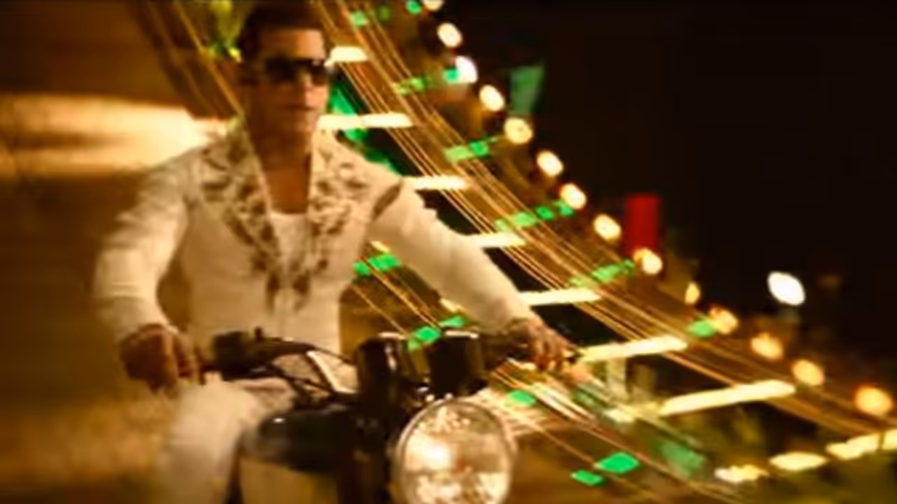 ಭಾರತ್ ಟ್ರೈಲರ್ ಬಿಡುಗಡೆ: ಟ್ರಿಯಂಪ್ ಬೊನ್ನೆವಿಲ್ಲಿ ಬೈಕ್ನಲ್ಲಿ ಸಲ್ಮಾನ್ ಸ್ಟಂಟ್! ಭಾರತ್ ಟ್ರೈಲರ್ ಬಿಡುಗಡೆ: ಟ್ರಿಯಂಪ್ ಬೊನ್ನೆವಿಲ್ಲಿ ಬೈಕ್ನಲ್ಲಿ ಸಲ್ಮಾನ್ ಸ್ಟಂಟ್!