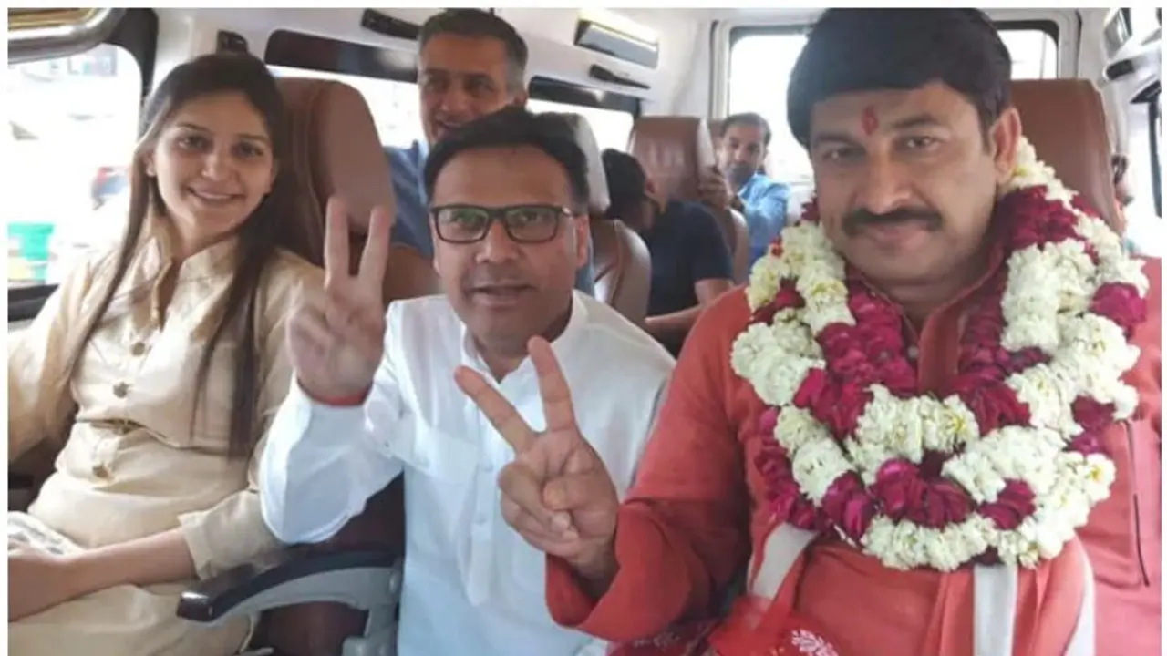 ഇത് രാഷ്ട്രീയമോ സൗഹൃദമോ? ബിജെപി റോഡ് ഷോയില് സപ്ന ചൗധരിയുടെ സസ്പെന്സ് എന്ട്രി!! ഇത് രാഷ്ട്രീയമോ സൗഹൃദമോ? ബിജെപി റോഡ് ഷോയില് സപ്ന ചൗധരിയുടെ സസ്പെന്സ് എന്ട്രി!!