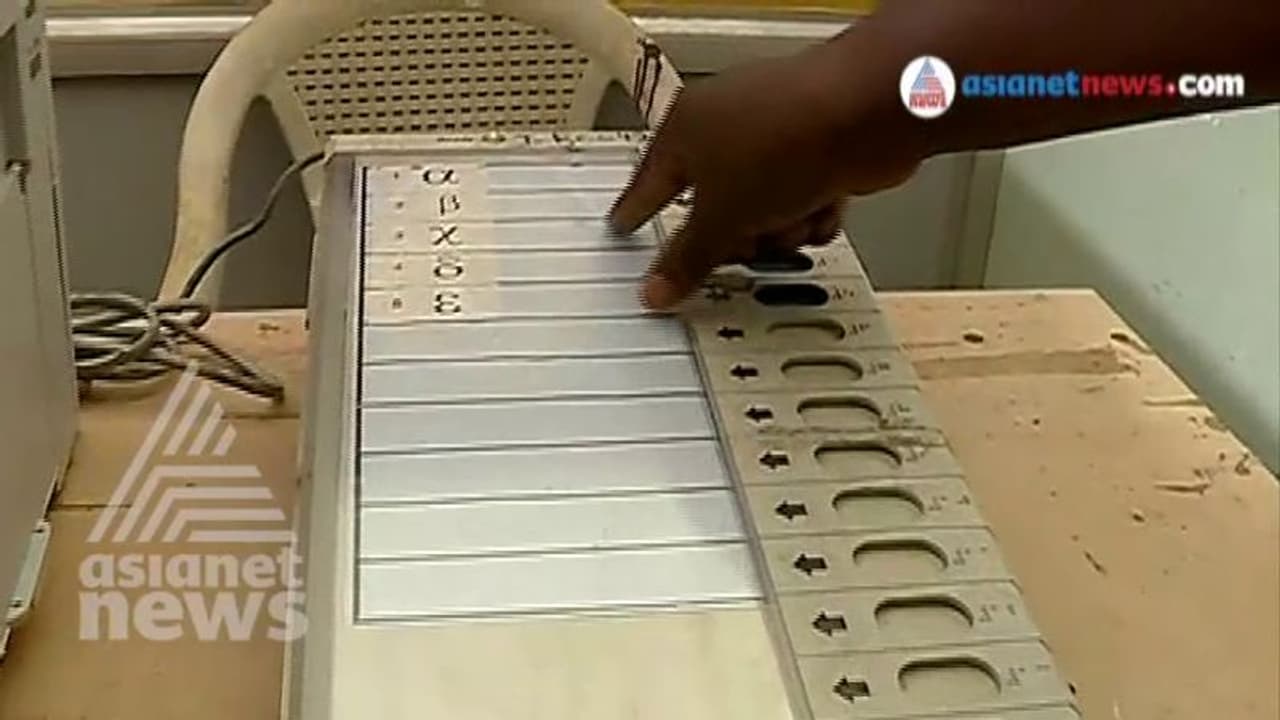 మున్సిపల్ పోల్స్: కాంగ్రెస్, బీజేపీ ఎంపీలకు సవాల్ మున్సిపల్ పోల్స్: కాంగ్రెస్, బీజేపీ ఎంపీలకు సవాల్