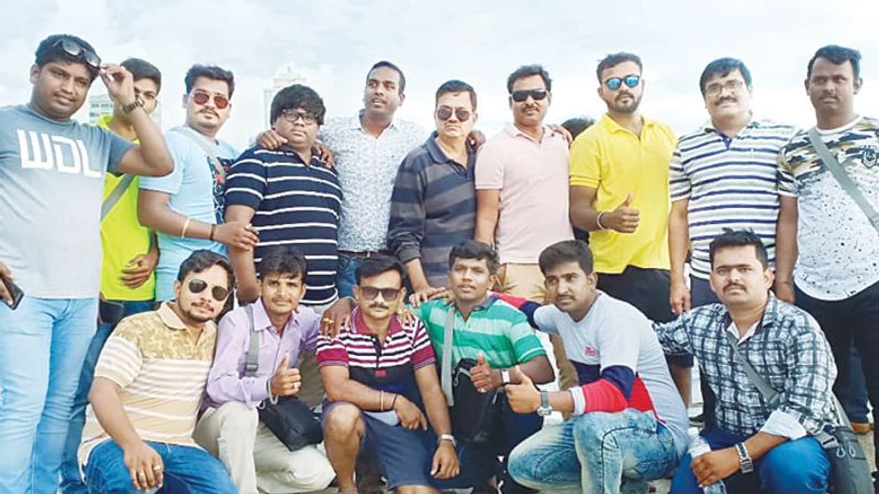 ಹರಟೆ ಹೊಡೆಯುತ್ತಿದ್ದಾಗ ಪಕ್ಕದಲ್ಲೇ ಢಂ ಅಂತು : ಕನ್ನಡಿಗರ ನೇರ ಅನುಭವ ಹರಟೆ ಹೊಡೆಯುತ್ತಿದ್ದಾಗ ಪಕ್ಕದಲ್ಲೇ ಢಂ ಅಂತು : ಕನ್ನಡಿಗರ ನೇರ ಅನುಭವ