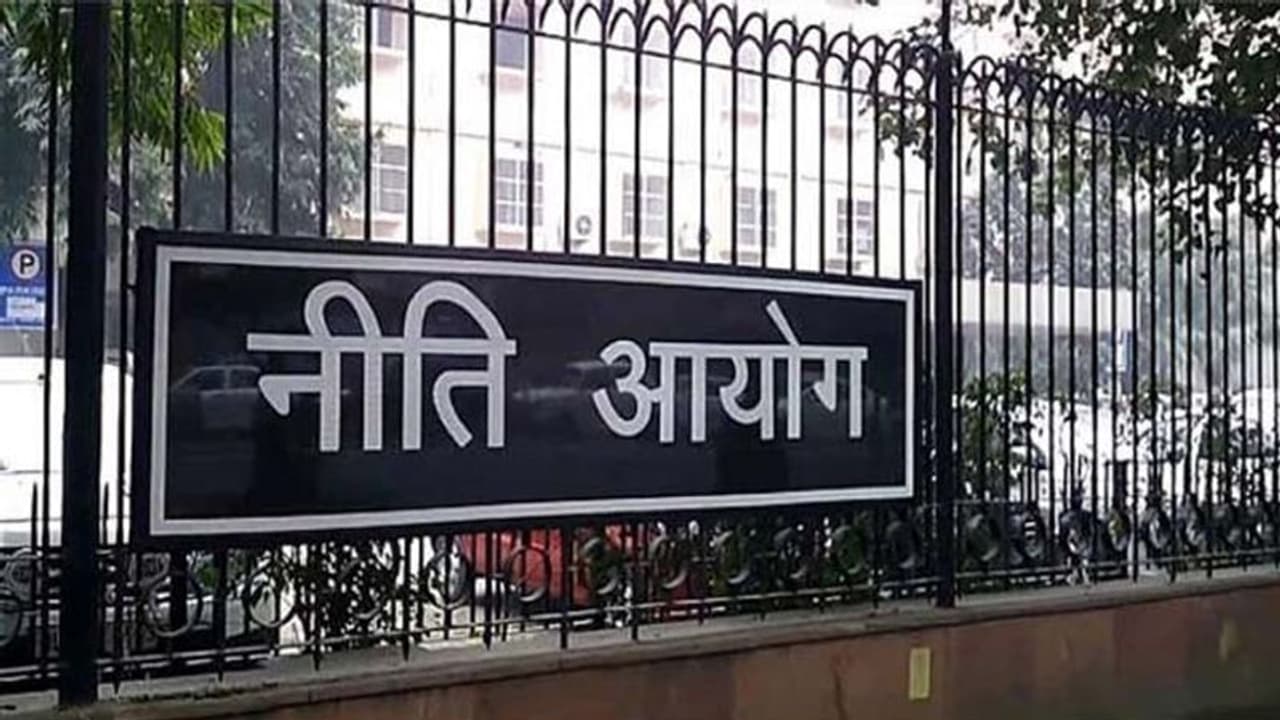 NITI Aayog Recruitment: सीनियर कंसल्टेंट समेत कई पदों पर निकली वैकेंसी, 2.65 लाख रुपए तक मिलेगी सैलरी