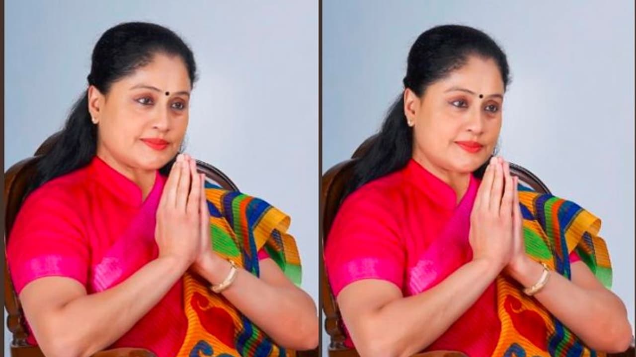 rtc strike: అలా అయితే ఆర్థిక శాఖను కూడా ప్రైవేట్ పరం చేయాలి: విజయశాంతి rtc strike: అలా అయితే ఆర్థిక శాఖను కూడా ప్రైవేట్ పరం చేయాలి: విజయశాంతి