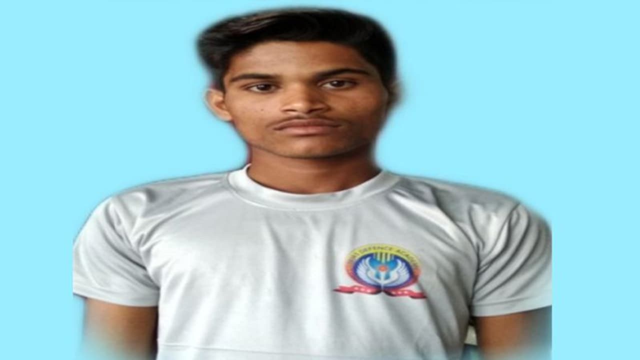 తెలంగాణలో మరో ఇంటర్ విద్యార్థి ఆత్మహత్య... రైలుకిందపడి దారుణం తెలంగాణలో మరో ఇంటర్ విద్యార్థి ఆత్మహత్య... రైలుకిందపడి దారుణం