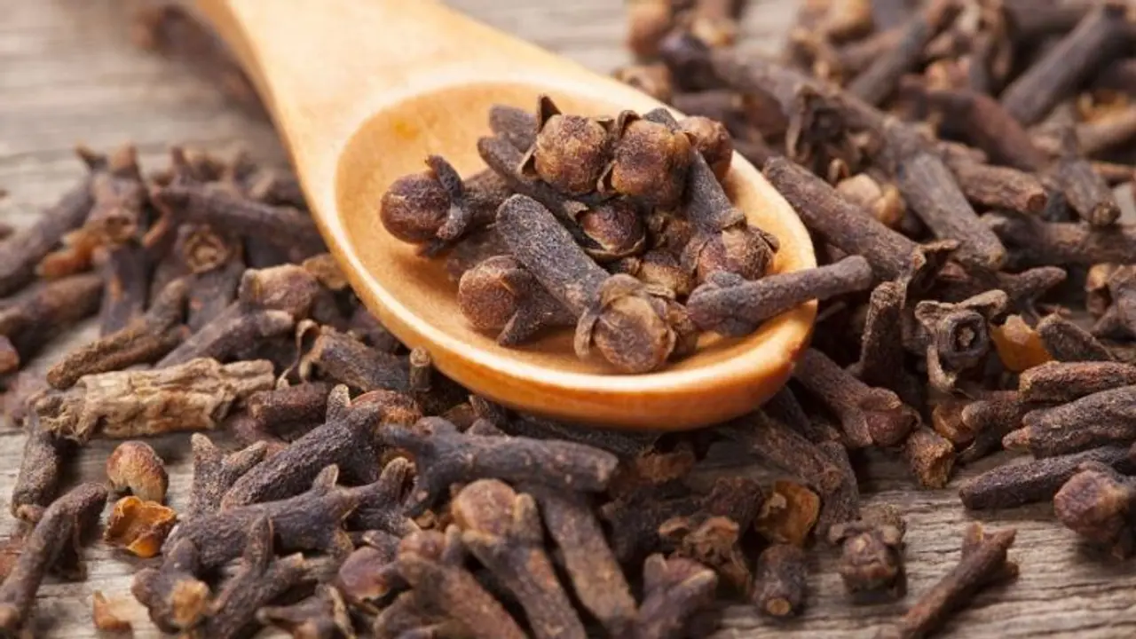 ഗ്രാമ്പുവിന്റെ ആര്ക്കും അറിഞ്ഞൂടാത്ത അത്ഭുതഗുണങ്ങൾ ഗ്രാമ്പുവിന്റെ ആര്ക്കും അറിഞ്ഞൂടാത്ത അത്ഭുതഗുണങ്ങൾ