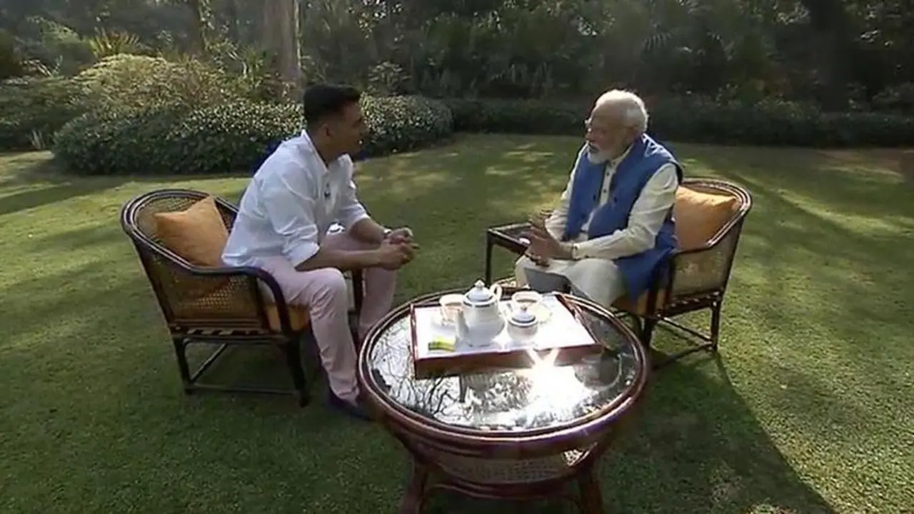 Akshay Kumar engages in completely ‘non political' conversation with PM Modi