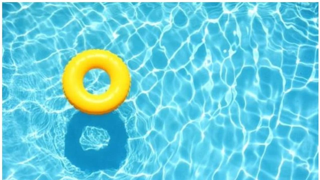 ഒമാനില് സ്വിമ്മിങ് പൂളില് വീണ് മലയാളി ബാലന് മരിച്ചു ഒമാനില് സ്വിമ്മിങ് പൂളില് വീണ് മലയാളി ബാലന് മരിച്ചു