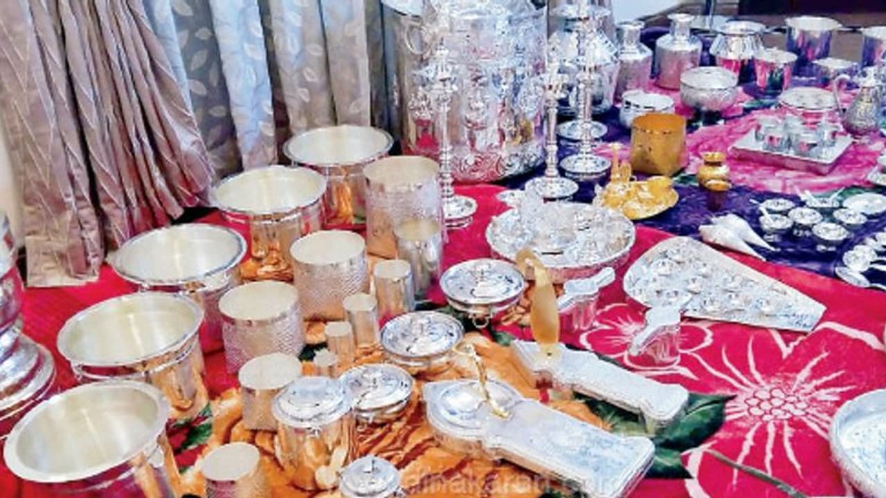 భర్తతో విభేదాలు.. అత్తపై పగ: మెట్టినింటికి కన్నం వేసిన కోడలు భర్తతో విభేదాలు.. అత్తపై పగ: మెట్టినింటికి కన్నం వేసిన కోడలు