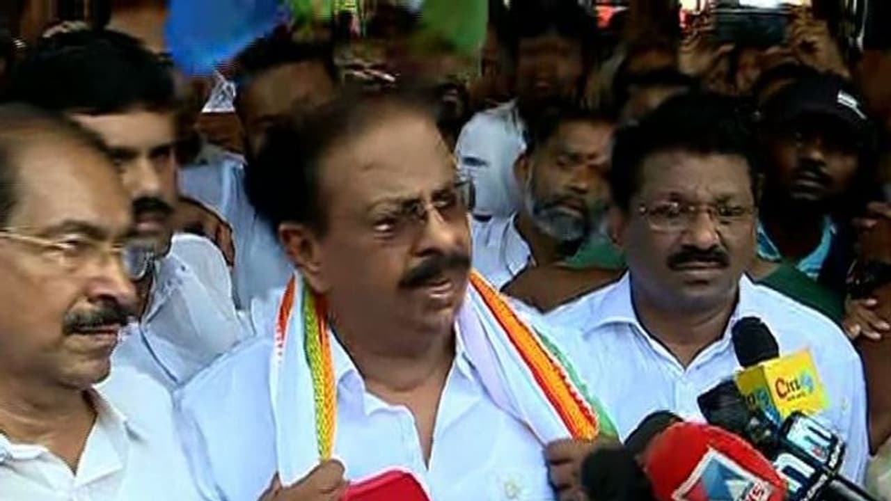 കൈകാര്യം ചെയ്യാൻ കെഎസ്യുക്കാര് മടിക്കില്ല; പൊലീസിന് കെ സുധാകരന്റെ താക്കീത് കൈകാര്യം ചെയ്യാൻ കെഎസ്യുക്കാര് മടിക്കില്ല; പൊലീസിന് കെ സുധാകരന്റെ താക്കീത്