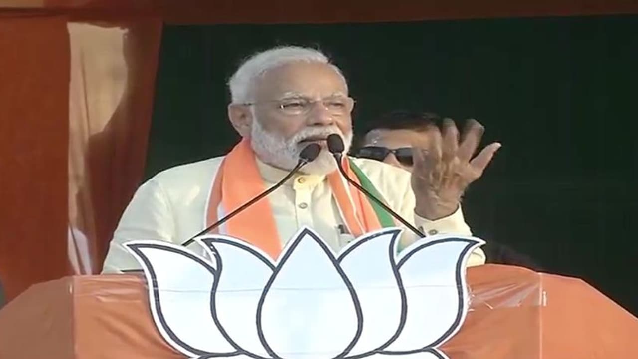 पीएम मोदी ने क्यों कहा, 'मुझे मिलने वाली गालियों की चिंता न करें'