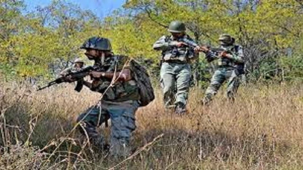 अनंतनाग में सैन्य बलों ने मार गिराए दो आतंकी, पिछले चार महीनों में 71 को लगाया गया ठिकाने