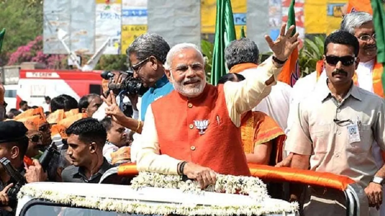 वाराणसी में रोड शो से पीएम मोदी के चुनाव प्रचार का आगाज