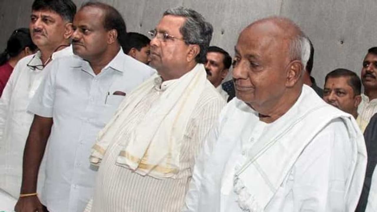 ಸಂಪುಟ ವಿಸ್ತರಣೆಗೆ ಕೊನೆಗೂ ಮುಹೂರ್ತ : ಇಬ್ಬರಿಗೆ ಸಚಿವ ಸ್ಥಾನ ಸಂಪುಟ ವಿಸ್ತರಣೆಗೆ ಕೊನೆಗೂ ಮುಹೂರ್ತ : ಇಬ್ಬರಿಗೆ ಸಚಿವ ಸ್ಥಾನ