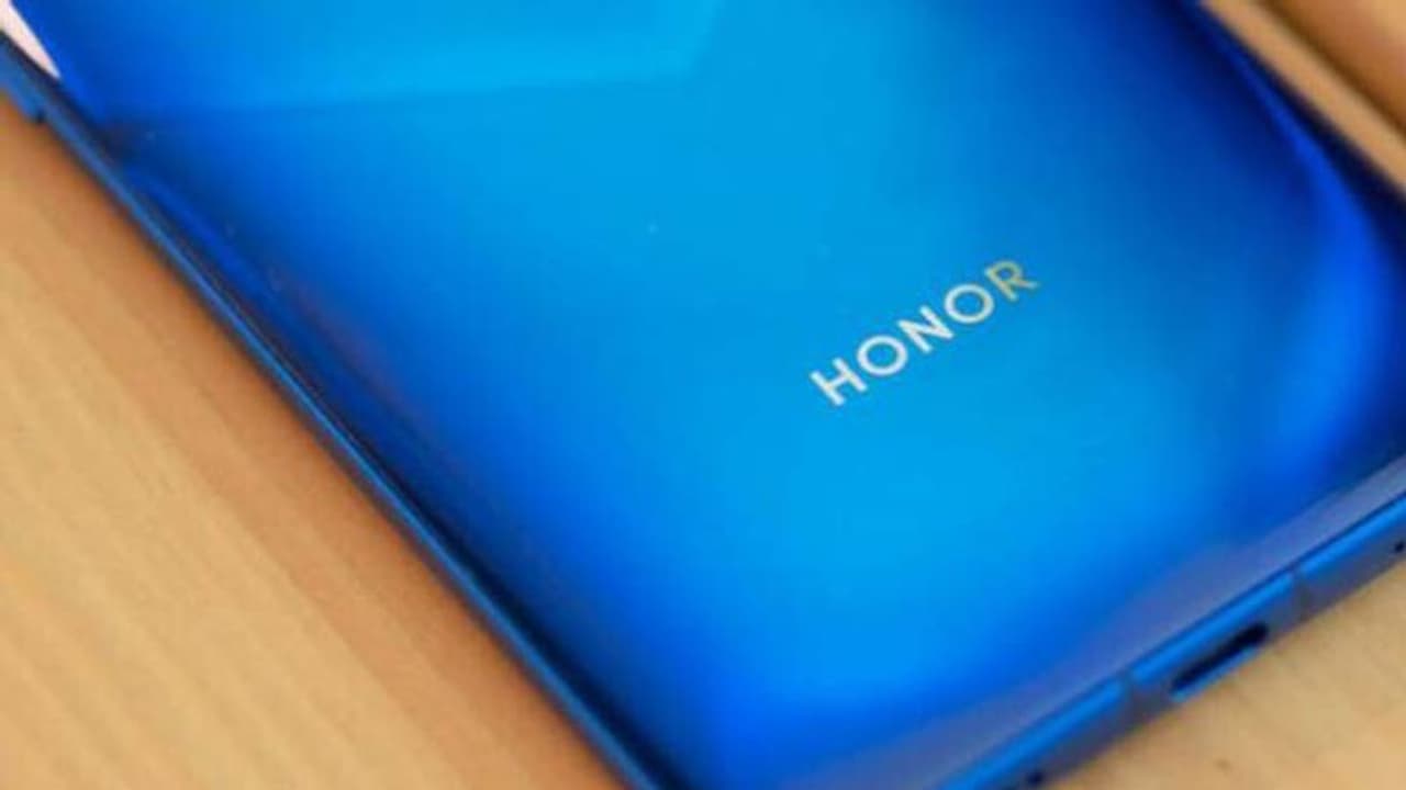 మార్కెట్లో ప్రవేశపెట్టని ఫోన్ పొగొట్టుకున్న హానర్: తిరిగిస్తే భారీ నజరానా మార్కెట్లో ప్రవేశపెట్టని ఫోన్ పొగొట్టుకున్న హానర్: తిరిగిస్తే భారీ నజరానా