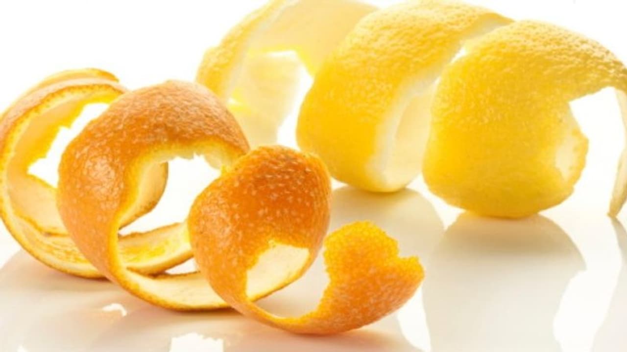 മുഖത്തെ കറുപ്പകറ്റണോ...? ഓറഞ്ചിന്റെ തൊലി കൊണ്ടുള്ള ഫേസ് പാക്കുകൾ പരിചയപ്പെടാം