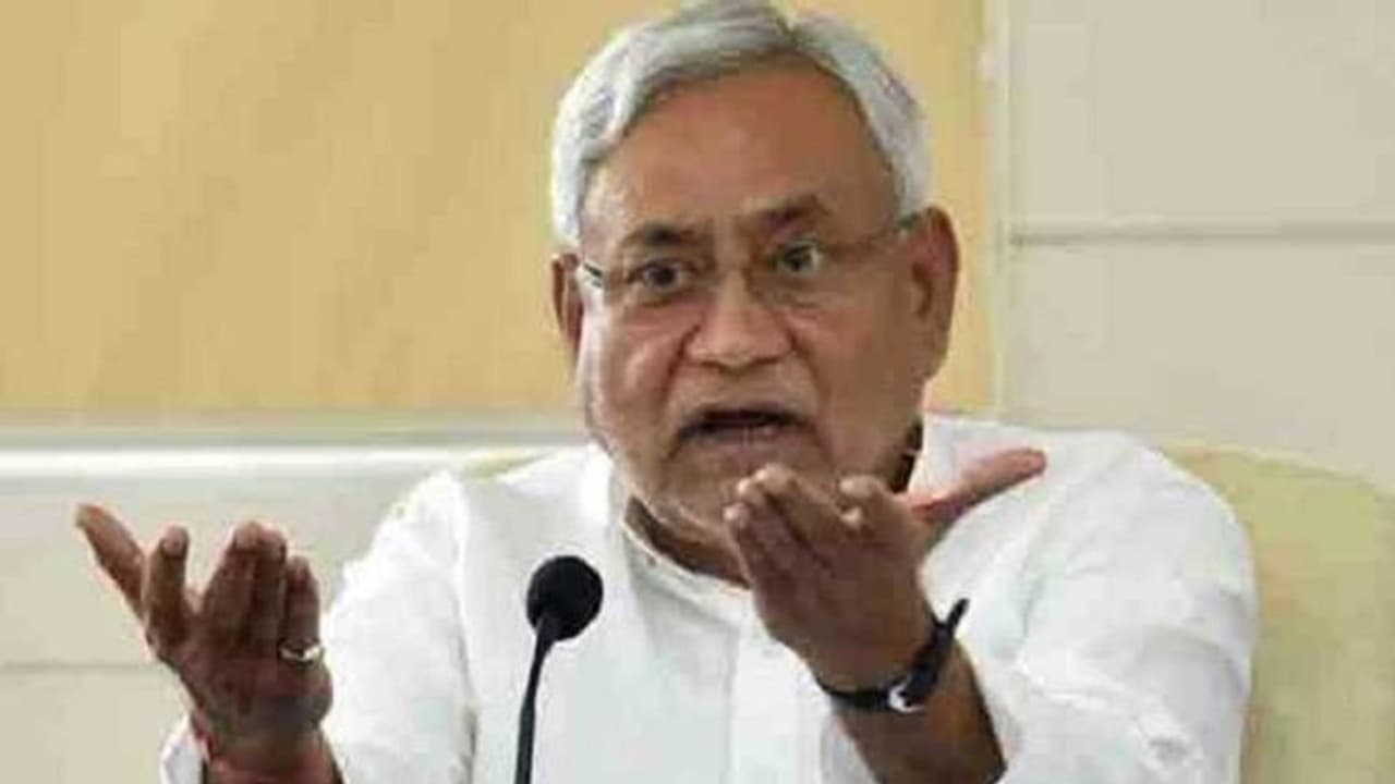 వివాదాస్పదంగా మారిన సీఎం వ్యాఖ్యలు.. నితీష్ కుమార్ ను టార్గెట్ చేసిన బీజేపీ వివాదాస్పదంగా మారిన సీఎం వ్యాఖ్యలు.. నితీష్ కుమార్ ను టార్గెట్ చేసిన బీజేపీ