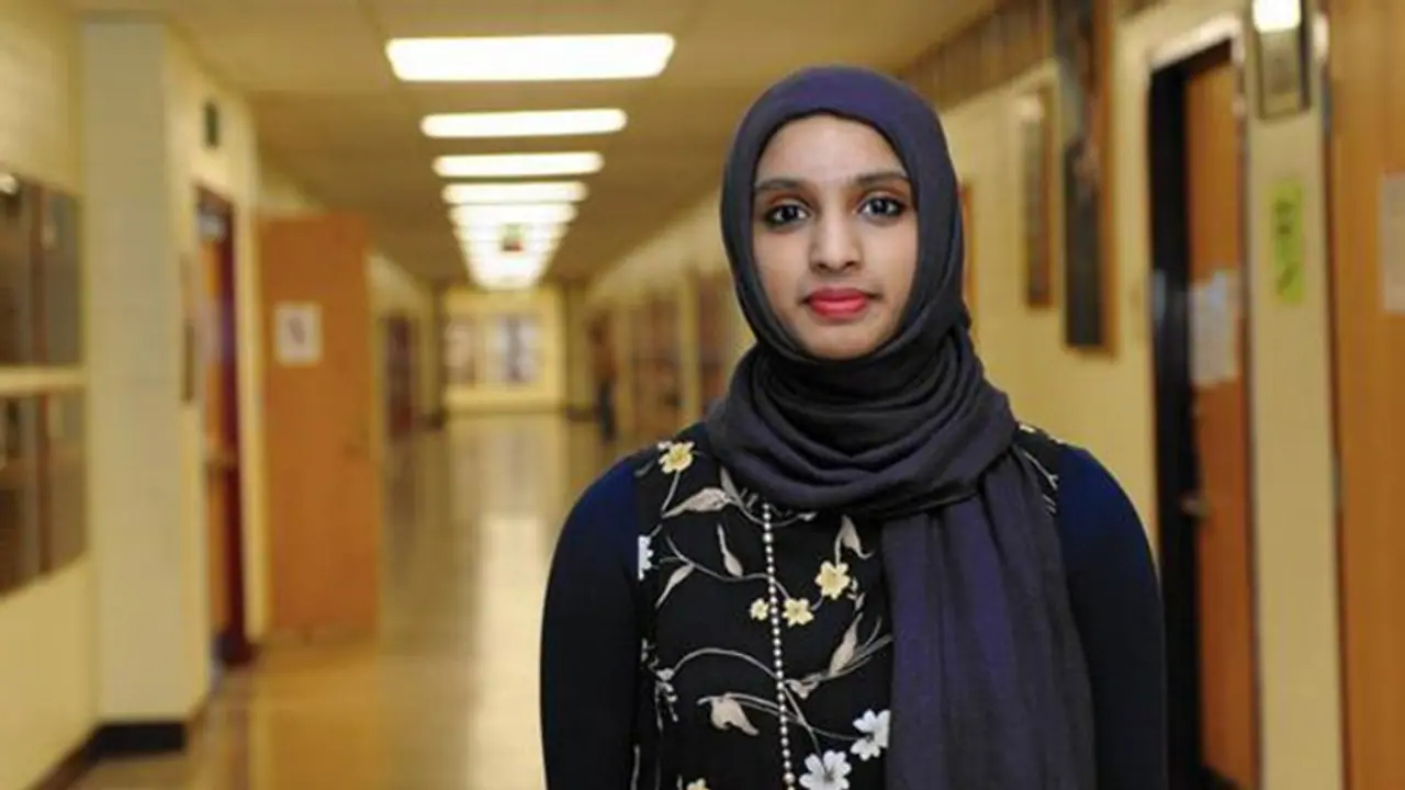 കൊളംബോ സ്ഫോടനത്തിലെ പ്രതിയെന്ന് ആളുമാറി പരസ്യപ്പെടുത്തി; പ്രശ്നമായപ്പോൾ മാപ്പുപറഞ്ഞ് തടി തപ്പി ശ്രീലങ്കൻ പൊലീസ് കൊളംബോ സ്ഫോടനത്തിലെ പ്രതിയെന്ന് ആളുമാറി പരസ്യപ്പെടുത്തി; പ്രശ്നമായപ്പോൾ മാപ്പുപറഞ്ഞ് തടി തപ്പി ശ്രീലങ്കൻ പൊലീസ്