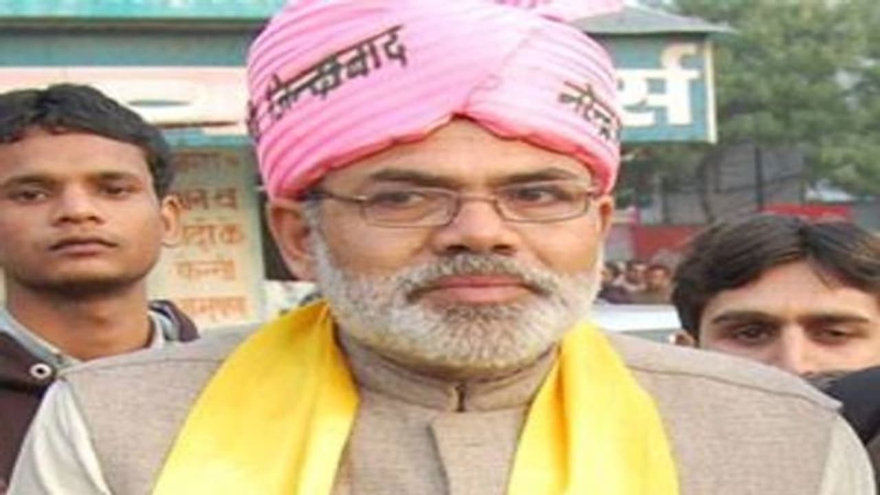 প্রচারে মোদীর 'যমজ'! এক ভোট, এক নোট স্লোগানে শোরগোল প্রচারে মোদীর 'যমজ'! এক ভোট, এক নোট স্লোগানে শোরগোল