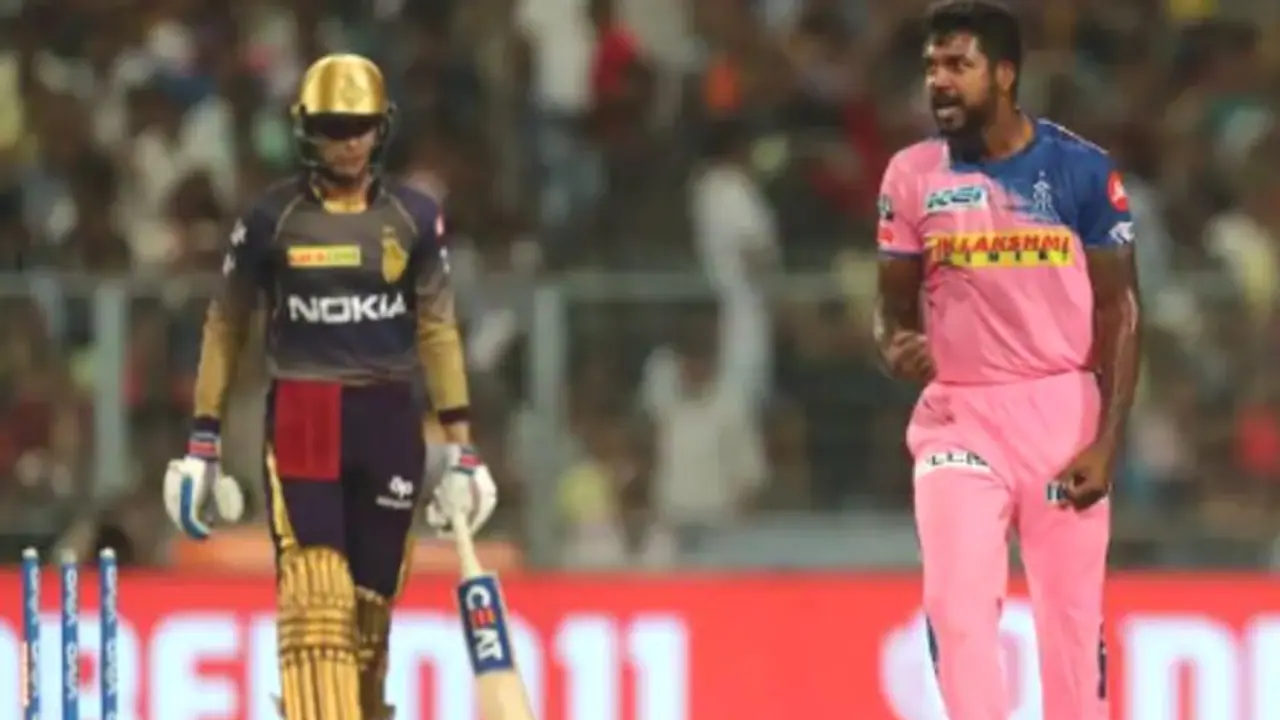 வருண் ஆரோனின் மிரட்டலான ஸ்விங்கில் கிளீன் போல்டான கில்!! செம வீடியோ வருண் ஆரோனின் மிரட்டலான ஸ்விங்கில் கிளீன் போல்டான கில்!! செம வீடியோ