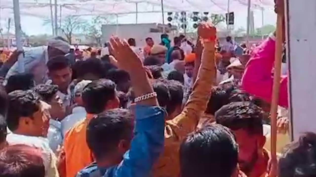 कांग्रेस की रैली में लगे मोदी मोदी के नारे