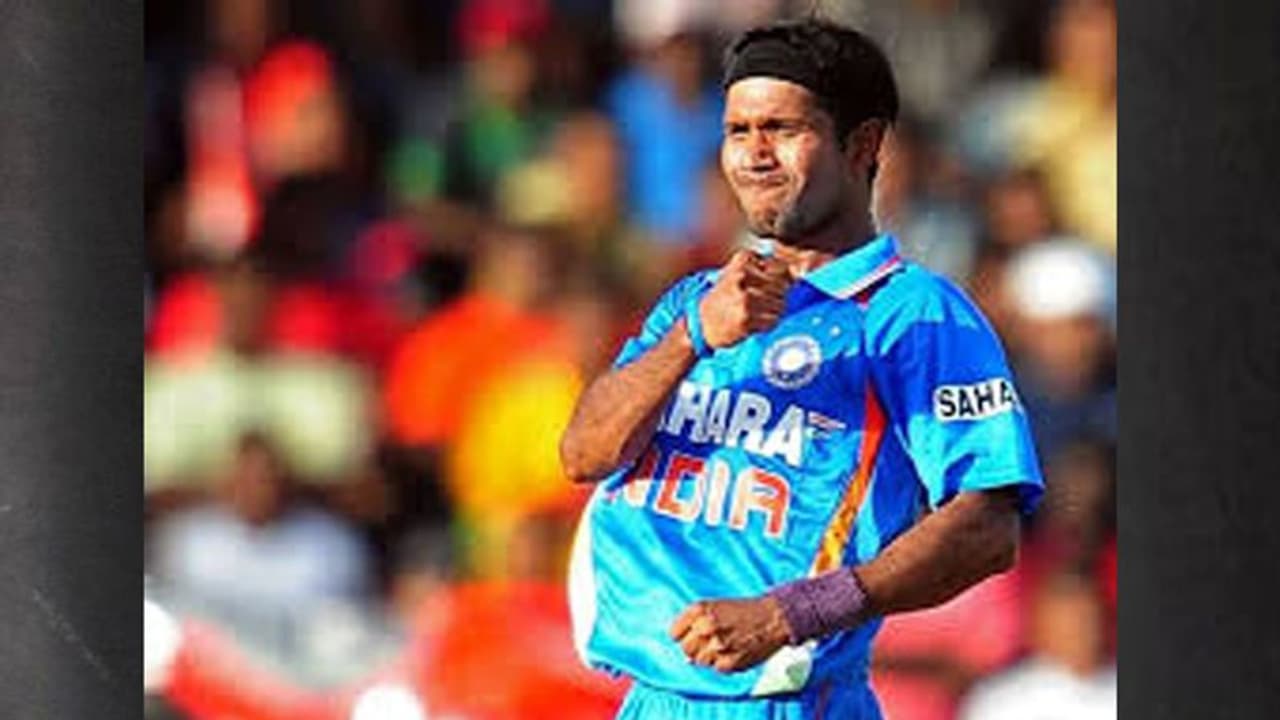 ಕೋಚ್ಗೆ ಬೈದು ತಂಡದಿಂದಲೇ ಕಿಕೌಟ್ ಆದ ಅಶೋಕ್ ದಿಂಡಾ! ಕೋಚ್ಗೆ ಬೈದು ತಂಡದಿಂದಲೇ ಕಿಕೌಟ್ ಆದ ಅಶೋಕ್ ದಿಂಡಾ!