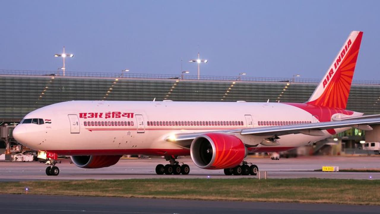 Pilot crew member fight delays Air India flight at Bengaluru airport Pilot crew member fight delays Air India flight at Bengaluru airport