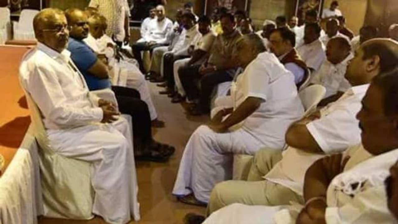 HDK ನೇತೃತ್ವದಲ್ಲಿ ಸಭೆ, ಬಿಜೆಪಿಗೆ ಜೆಡಿಎಸ್‌ ಬಾಹ್ಯ ಬೆಂಬಲ?