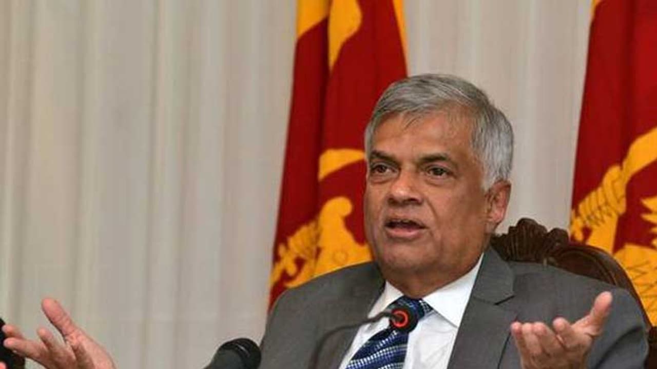 ശ്രീലങ്കയിലെ കലാപം: പ്രധാനമന്ത്രി റനിൽ വിക്രമസിംഗെ രാജി പ്രഖ്യാപിച്ചു ശ്രീലങ്കയിലെ കലാപം: പ്രധാനമന്ത്രി റനിൽ വിക്രമസിംഗെ രാജി പ്രഖ്യാപിച്ചു