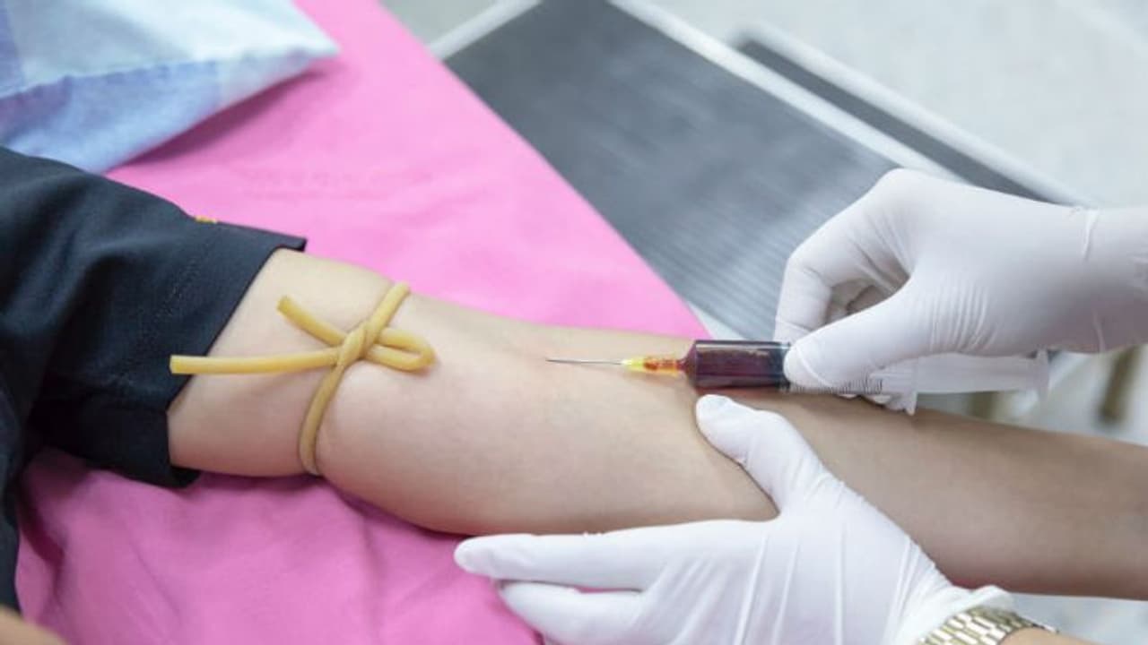 പ്രവാസികളുടെ തൊഴില്‍ കരാര്‍ പുതുക്കാന്‍ മെഡിക്കല്‍ പരിശോധന നിര്‍ബന്ധമാക്കണമെന്ന് ശുപാര്‍ശ