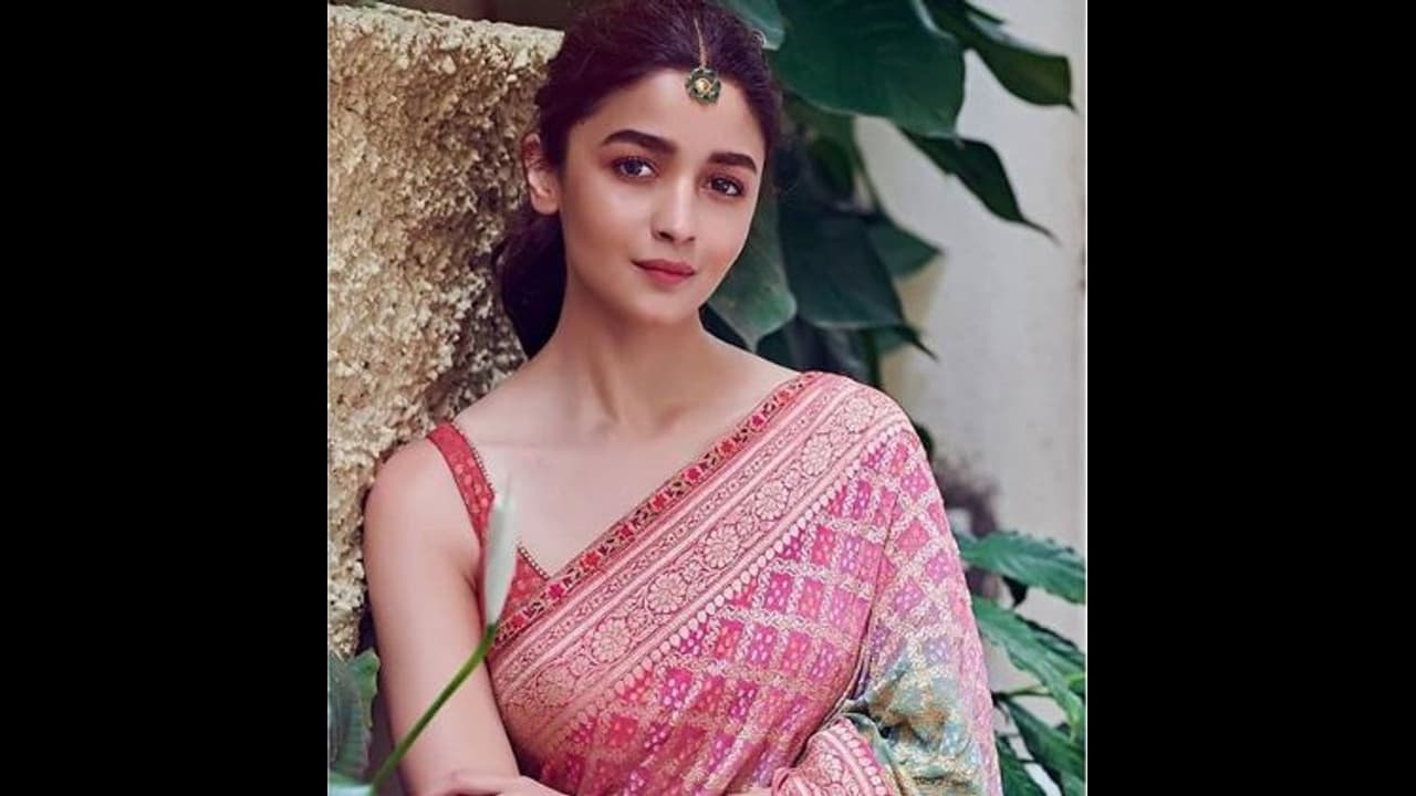 সুরকার জিৎ গঙ্গোপাধ্যায়, গায়িকা আলিয়া ভাট, সড়ক ২ এ নয়া চমক সুরকার জিৎ গঙ্গোপাধ্যায়, গায়িকা আলিয়া ভাট, সড়ক ২ এ নয়া চমক