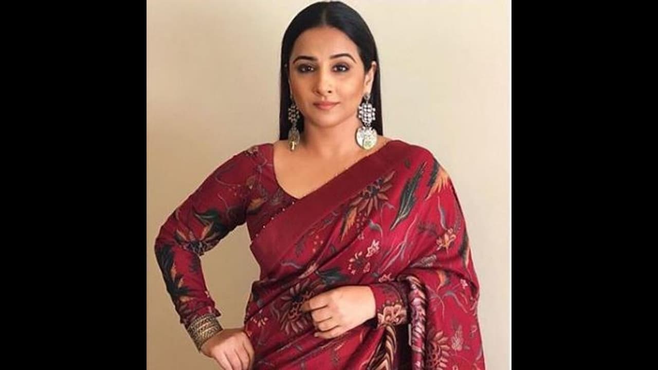 పిక్ టాక్: ఏంటిది విద్యా బాలన్.. డర్టీ పిక్చర్ ఎఫెక్టా! పిక్ టాక్: ఏంటిది విద్యా బాలన్.. డర్టీ పిక్చర్ ఎఫెక్టా!