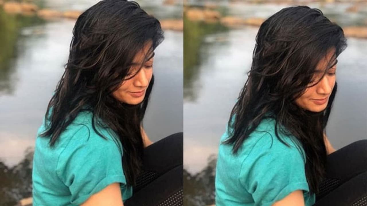 రష్మిక అందాలను కెమెరాలో బంధించిన విజయ్ దేవరకొండ! రష్మిక అందాలను కెమెరాలో బంధించిన విజయ్ దేవరకొండ!