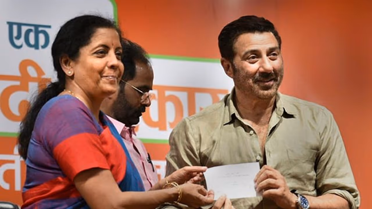 नाराज नहीं विनोद खन्ना की पत्नी, कहा पीएम मोदी के साथ इसलिए सन्नी देयोल को समर्थन