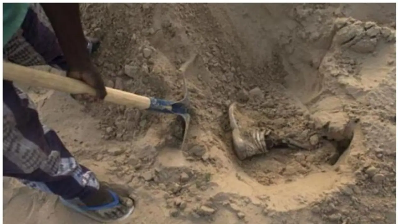 ആലപ്പുഴയിൽ പണമിടപാടുകാരനെ തട്ടിക്കൊണ്ട് പോയി കൊന്ന് കുഴിച്ചു മൂടി ആലപ്പുഴയിൽ പണമിടപാടുകാരനെ തട്ടിക്കൊണ്ട് പോയി കൊന്ന് കുഴിച്ചു മൂടി