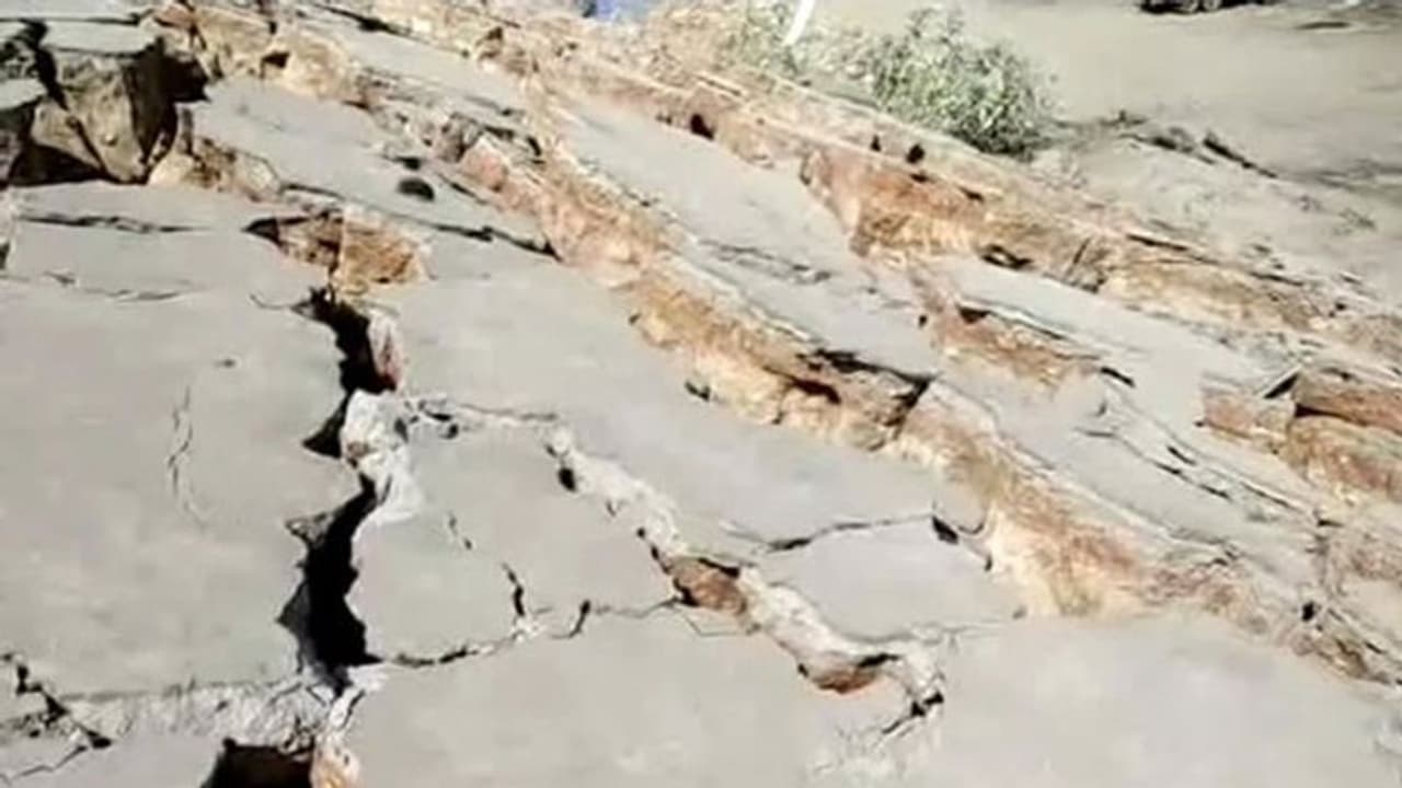 పోలవరం వద్ద కుంగిన భూమి: గతంలో కూడా ఇలాగే.. పోలవరం వద్ద కుంగిన భూమి: గతంలో కూడా ఇలాగే..