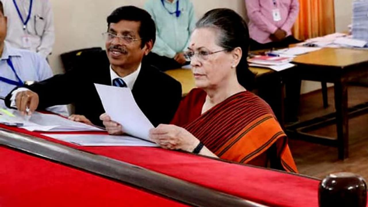 গত পাঁচ বছরে কতটা বড়লোক হলেন সনিয়া, জেনে নিন তাঁর সম্পত্তির বিবরণ গত পাঁচ বছরে কতটা বড়লোক হলেন সনিয়া, জেনে নিন তাঁর সম্পত্তির বিবরণ