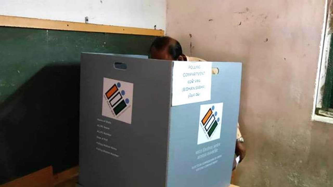 বাড়ল না ভোটের হার, বাজেয়াপ্ত প্রচুর সম্পত্তি কেমন হল প্রথম পর্যায়ের লোকসভা ভোট বাড়ল না ভোটের হার, বাজেয়াপ্ত প্রচুর সম্পত্তি কেমন হল প্রথম পর্যায়ের লোকসভা ভোট