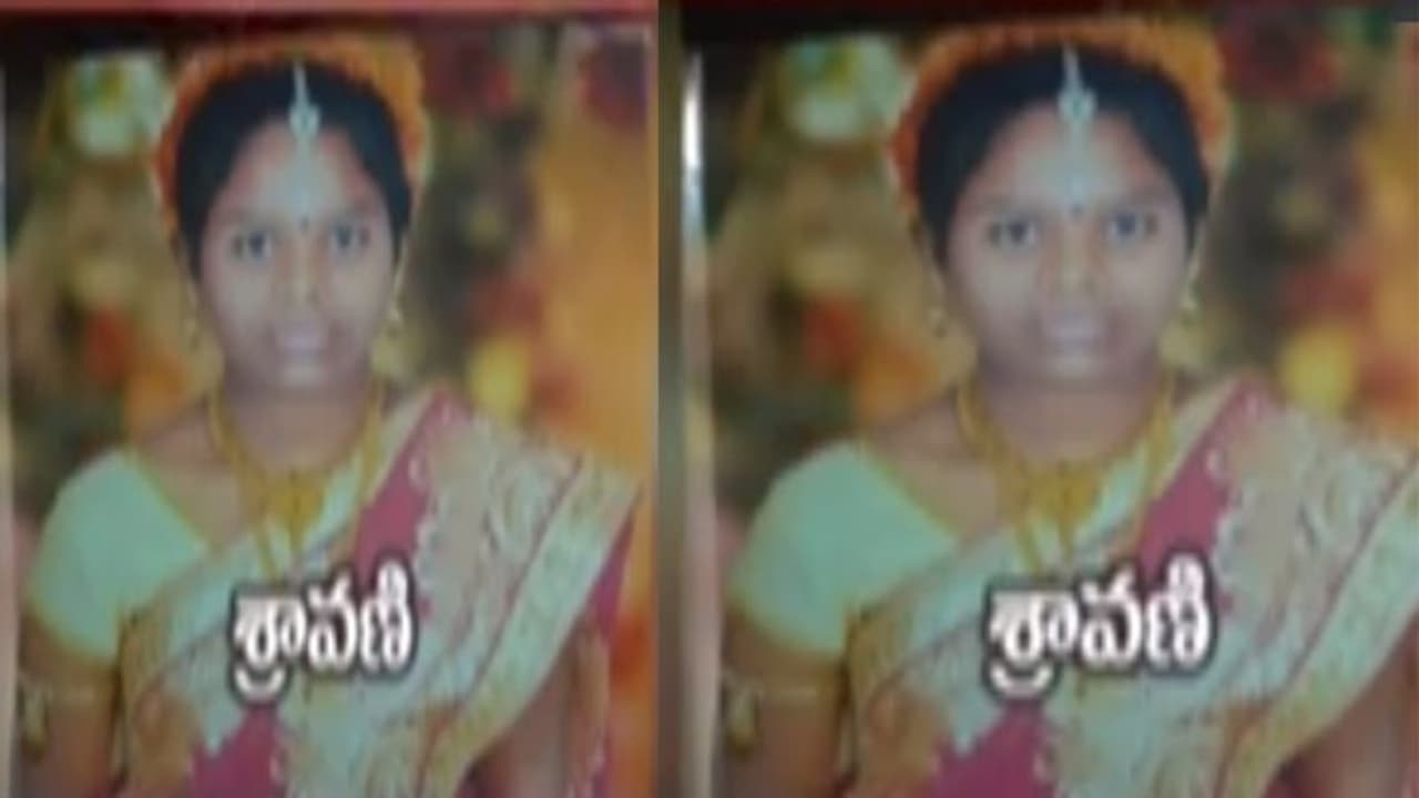 శ్రావణి మృతదేహానికి పోస్టుమార్టం పూర్తి: దారుణ విషయాలు గుర్తించిన వైద్యులు శ్రావణి మృతదేహానికి పోస్టుమార్టం పూర్తి: దారుణ విషయాలు గుర్తించిన వైద్యులు