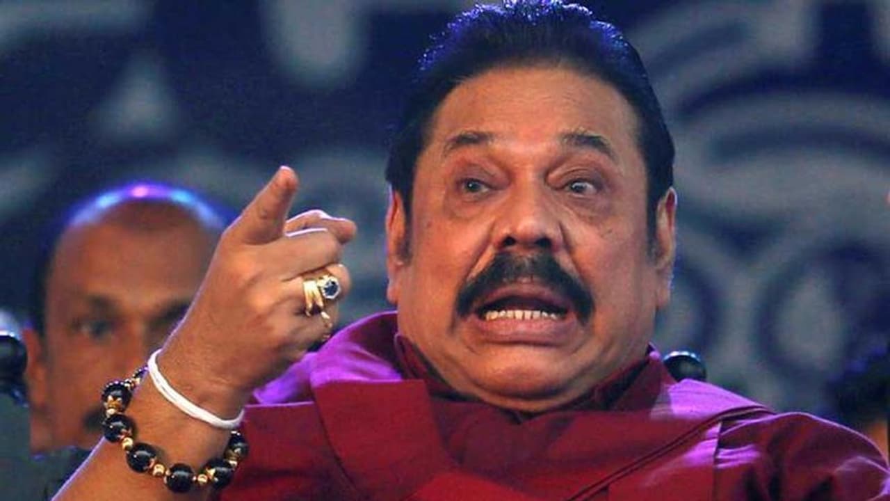 குண்டுவெடிப்புகளின் பின்னணியில் மகிந்த ராஜபக்ஷேவின் கரங்கள்: கொழும்புவை குழப்பும் புது ரகசியம். குண்டுவெடிப்புகளின் பின்னணியில் மகிந்த ராஜபக்ஷேவின் கரங்கள்: கொழும்புவை குழப்பும் புது ரகசியம்.