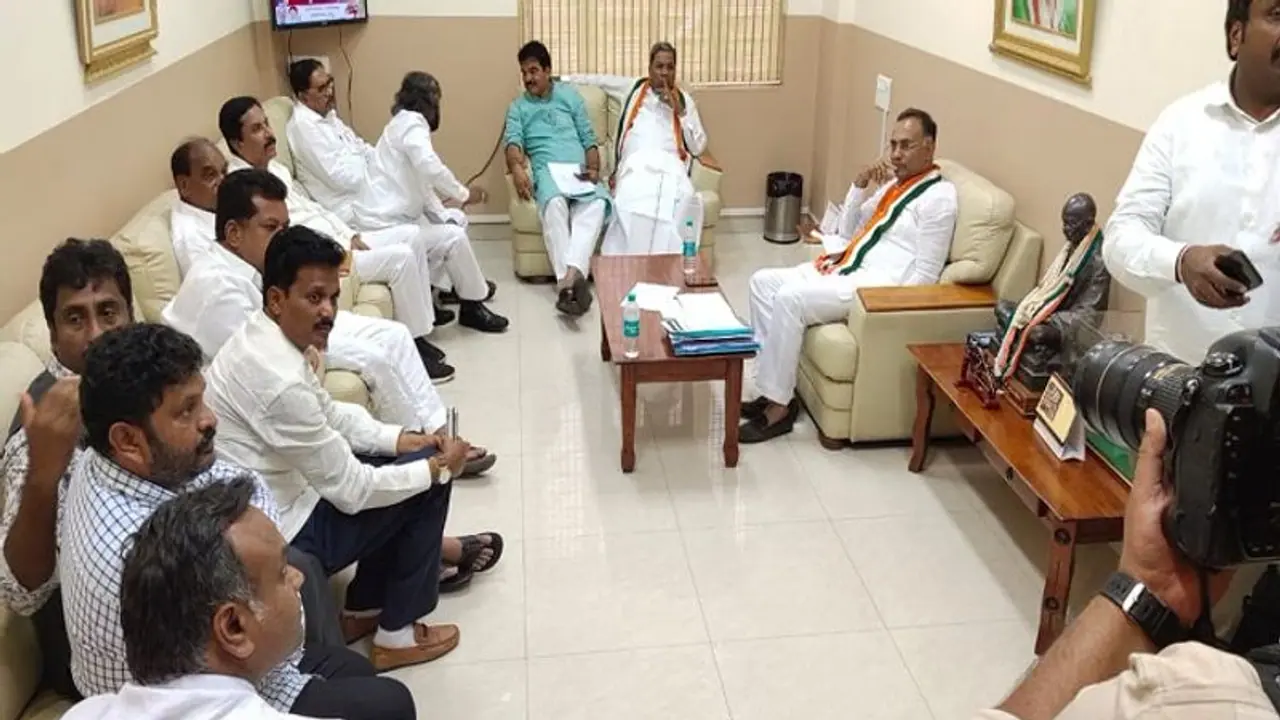 ಚಿಂಚೋಳಿ, ಕುಂದಗೋಳ ಉಪಚುನಾವಣೆ ಗೆಲುವಿಗಾಗಿ ‘ಕೈ’ ಉಸ್ತುವಾರಿಗಳ ನೇಮಕ ಚಿಂಚೋಳಿ, ಕುಂದಗೋಳ ಉಪಚುನಾವಣೆ ಗೆಲುವಿಗಾಗಿ ‘ಕೈ’ ಉಸ್ತುವಾರಿಗಳ ನೇಮಕ