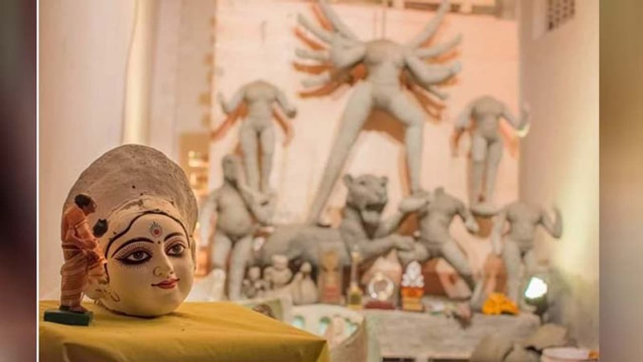 রাজকীয় পুজো নয়, আমফানে ক্ষতিগ্রস্থ এলাকার পাশে দাঁড়ানোর আর্জি সুজিতের রাজকীয় পুজো নয়, আমফানে ক্ষতিগ্রস্থ এলাকার পাশে দাঁড়ানোর আর্জি সুজিতের