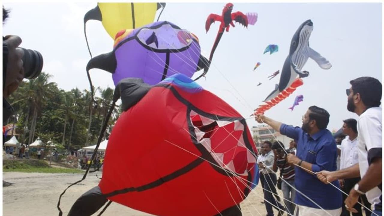 ആകാശത്ത് വർണ്ണ വിസ്മയം തീര്ത്ത് കൈറ്റ് ഫെസ്റ്റിവല് ആകാശത്ത് വർണ്ണ വിസ്മയം തീര്ത്ത് കൈറ്റ് ഫെസ്റ്റിവല്