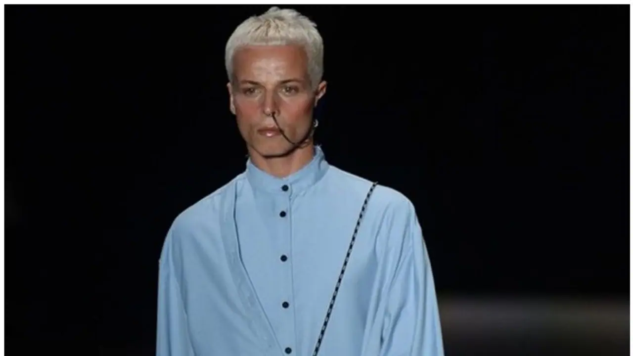 ക്യാറ്റ് വാക്കിനിടെ മോഡല് ക്യാമറയ്ക്ക് മുന്നില് കുഴഞ്ഞു വീണു മരിച്ചു ക്യാറ്റ് വാക്കിനിടെ മോഡല് ക്യാമറയ്ക്ക് മുന്നില് കുഴഞ്ഞു വീണു മരിച്ചു