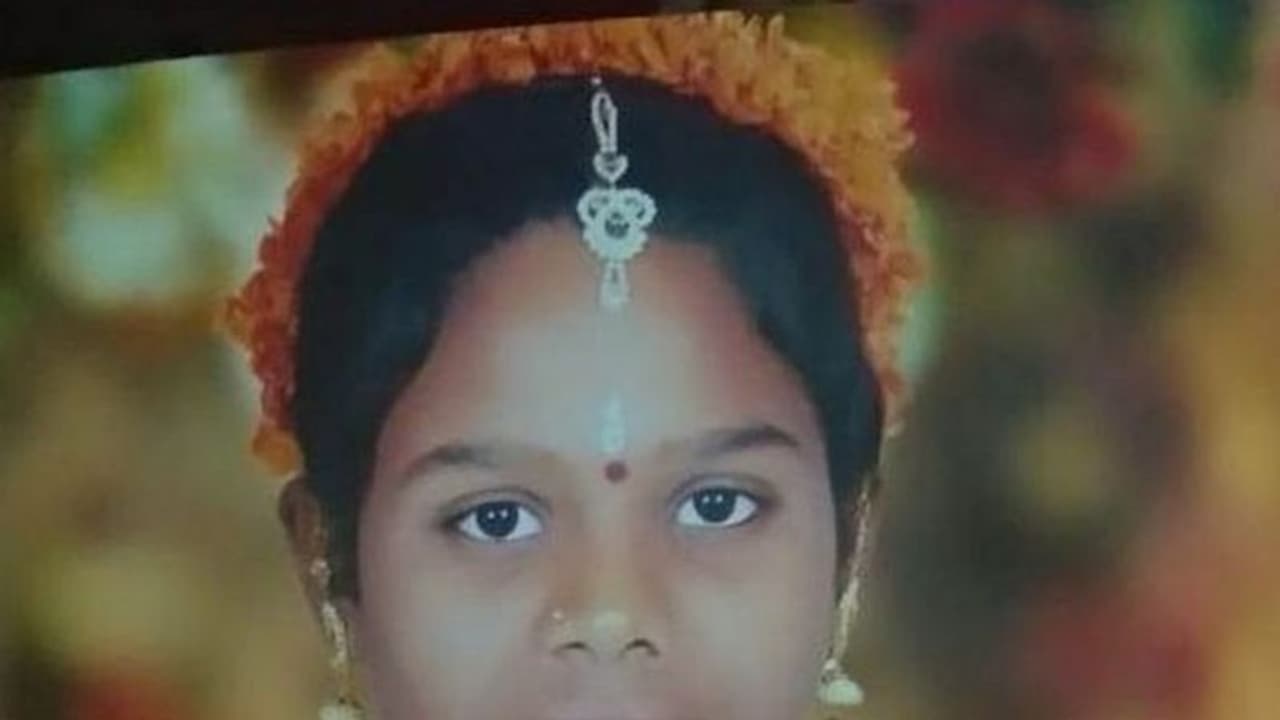 శ్రావణి కేసు: 4 ఏళ్ల క్రితం హజీపూర్లో అదృశ్యమైన కల్పన శ్రావణి కేసు: 4 ఏళ్ల క్రితం హజీపూర్లో అదృశ్యమైన కల్పన