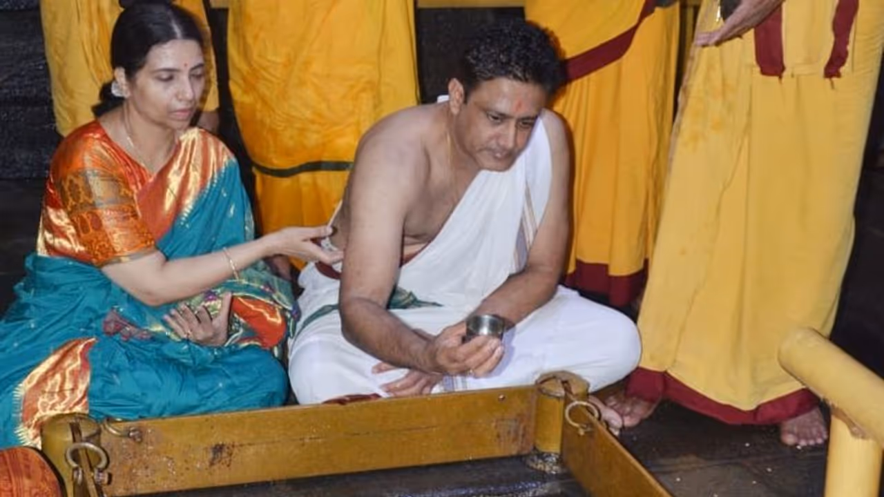 ಗೋಕರ್ಣ ಮಹಾಬಲೇಶ್ವರ ದೇವಸ್ಥಾನಕ್ಕೆ ಅನಿಲ್ ಕುಂಬ್ಳೆ ಭೇಟಿ!